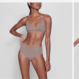 SKIMS Fits Everybody crossover bra.